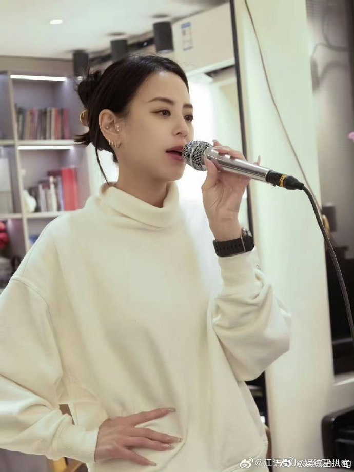 江语晨江语晨 跑调乘风初舞台直播乘风2026 全场大合唱太好哭！江语晨温柔开嗓，