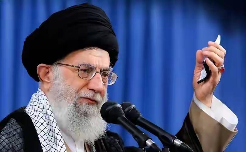 美军航母压境，特朗普欲下手，伊朗瞄准特拉维夫