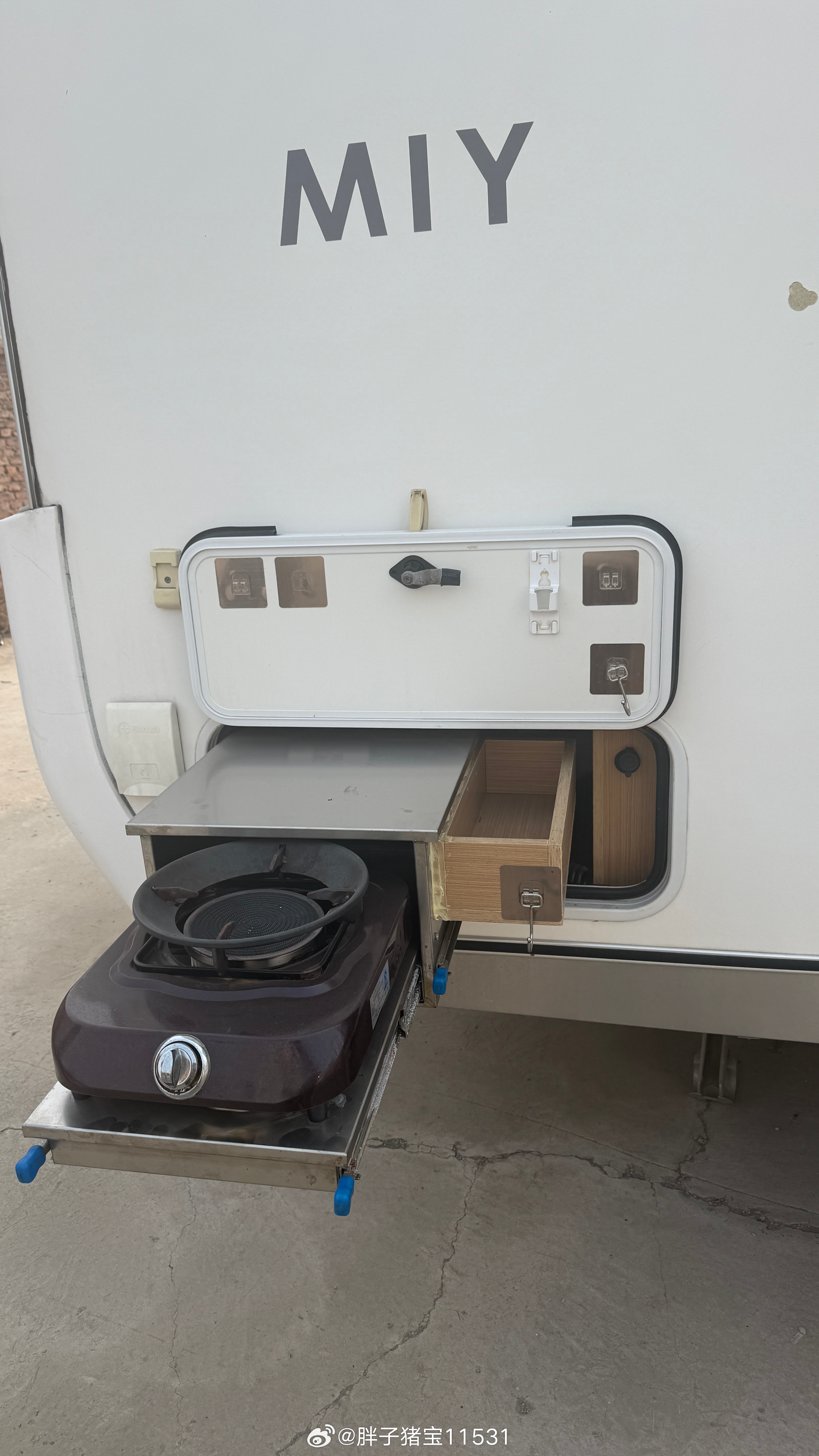 下午又跑房山了，就说这一天累不累看拖拽房车，做咖啡车我也开开眼，要不然啥时候自己