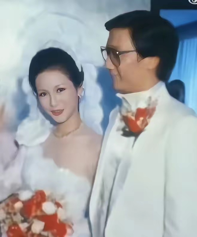 狄波拉的美，那可是毋庸置疑的！ 她可是谢贤花了2000万港币，从赌王手里“抢”来
