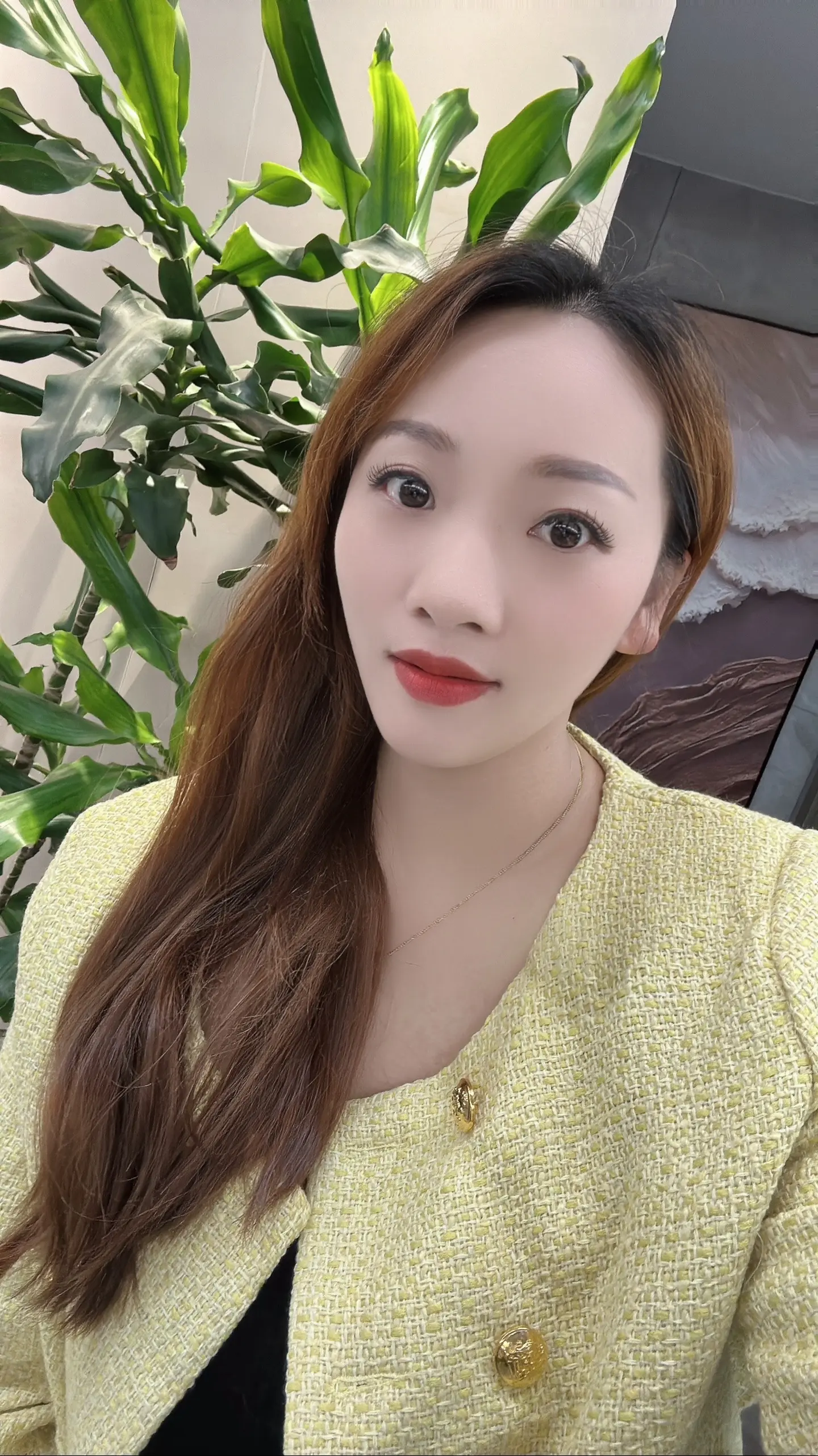 被人理解是一件很幸福的事 就好像有人提着灯笼 照亮黑夜的你