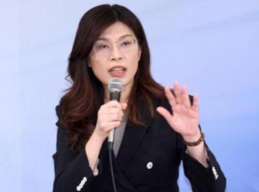 郑丽文再次就两岸关系进行表态！8 月 8 日，根据岛内媒体报道，国民党主席郑丽文