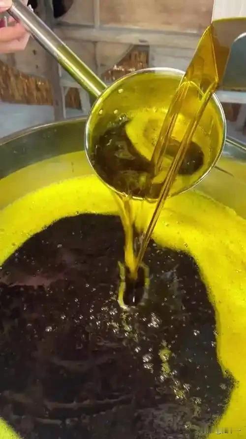 一斤油菜籽可以榨多少油?
油菜籽的出油率，受地域、品种，油菜籽的品质，压榨方式的