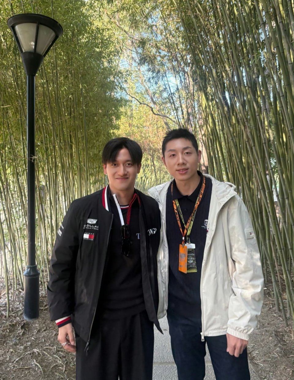 期待明年中国赛的周冠宇F1中国大奖赛捉到跟周冠宇合照的许昕