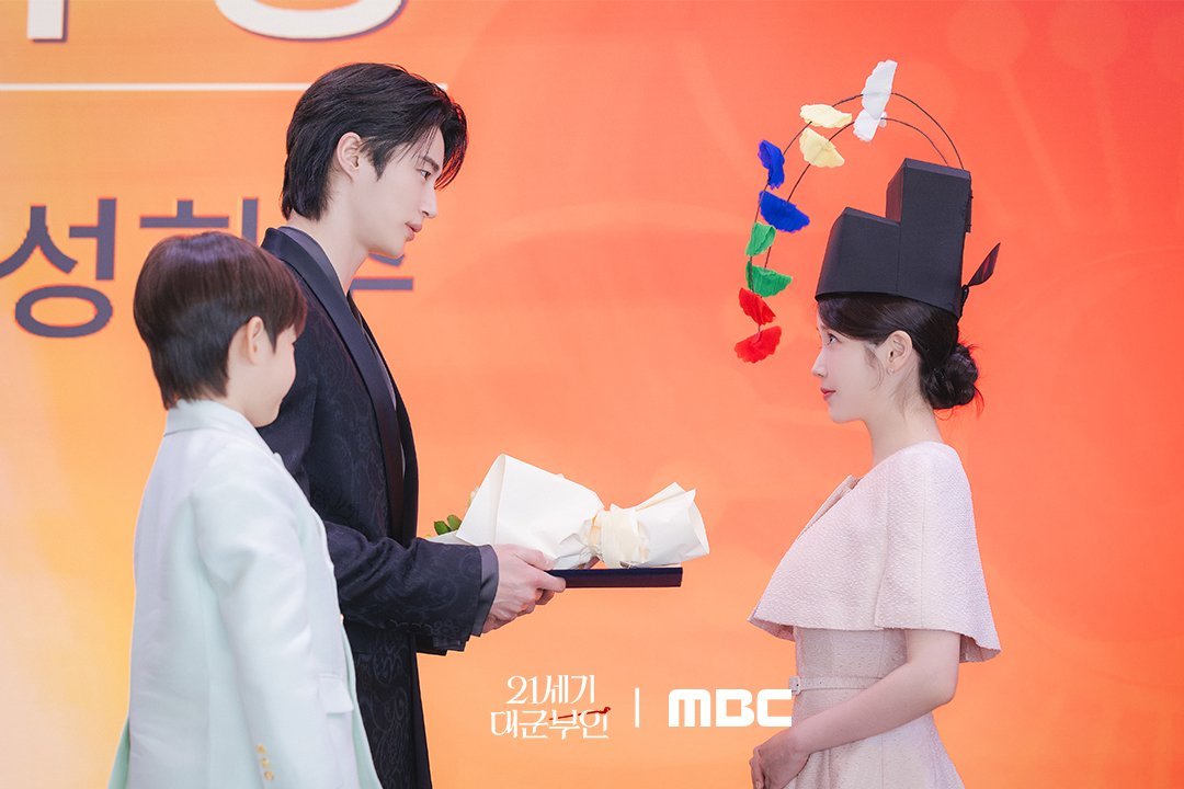 IU新剧收视率创新高IU新剧收视率破11 边佑锡这次真的捡到宝了，和IU的化学反