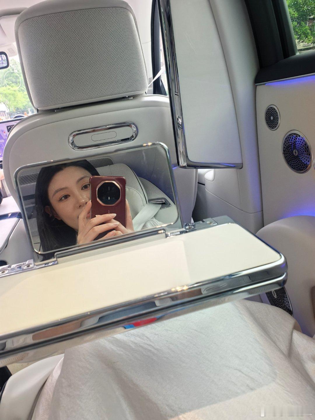 今天拍摄碰到了跟大哥聊了一会他是挺有人格魅力的一人他突然让我明白了一个道理有的事