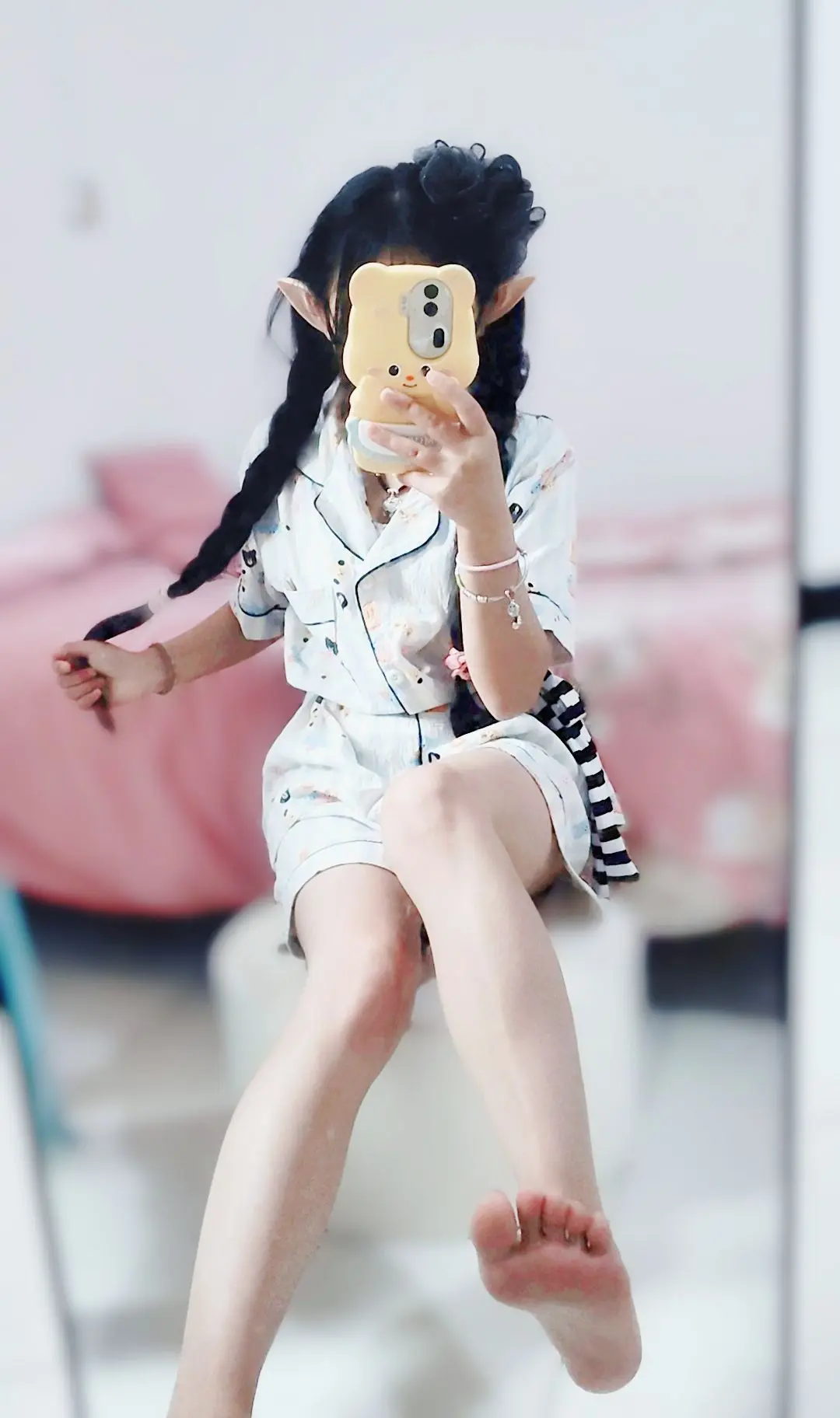甜妹 对镜拍 无处安放的小脚丫 睡衣 立冬
