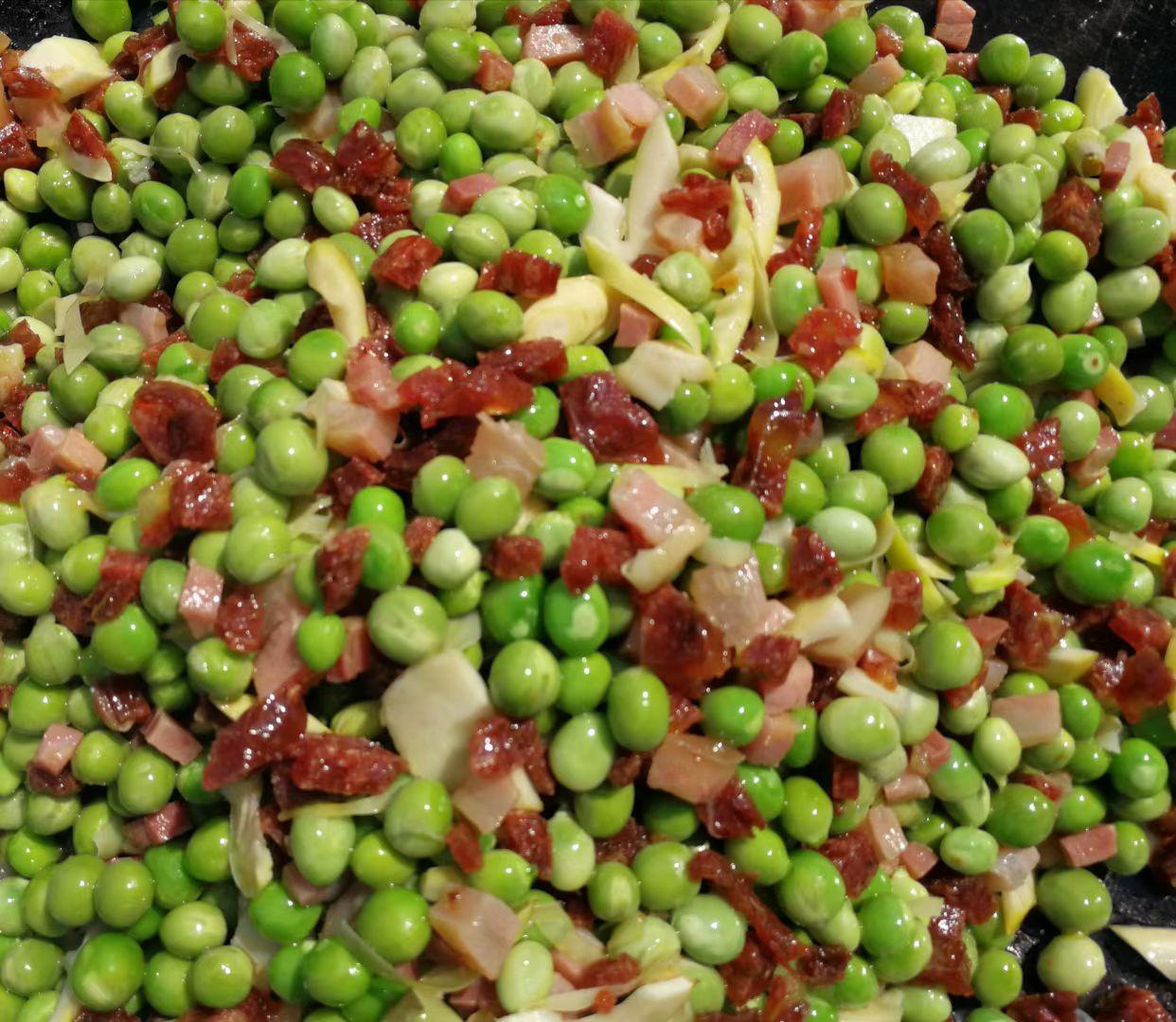 男人也太好骗了吧！

今天一大早上，老公就说今天他来做饭，并跟我说准备做什么饭，