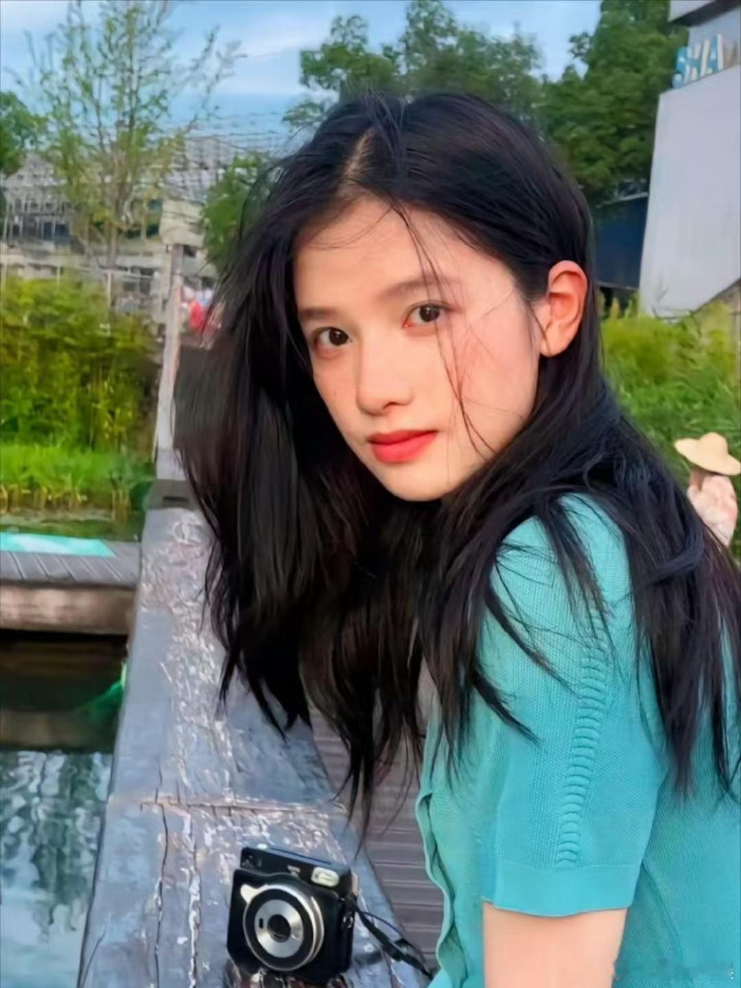 张婧仪吴磊兰西雅出席伦敦时装周伦敦时装周看点拉满！吴磊、张婧仪、兰西雅齐聚，不同