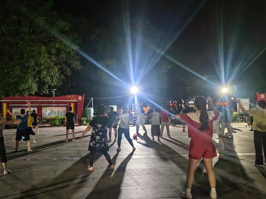 晚上终于不会被广场舞大妈抄到了。2026年8月15日，《生态环境法典》正式落地—