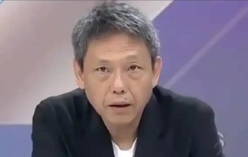 台湾时事评论员谢寒冰：你们知道中国大陆这两天在干什么吗？他在给全国的退伍军人制发