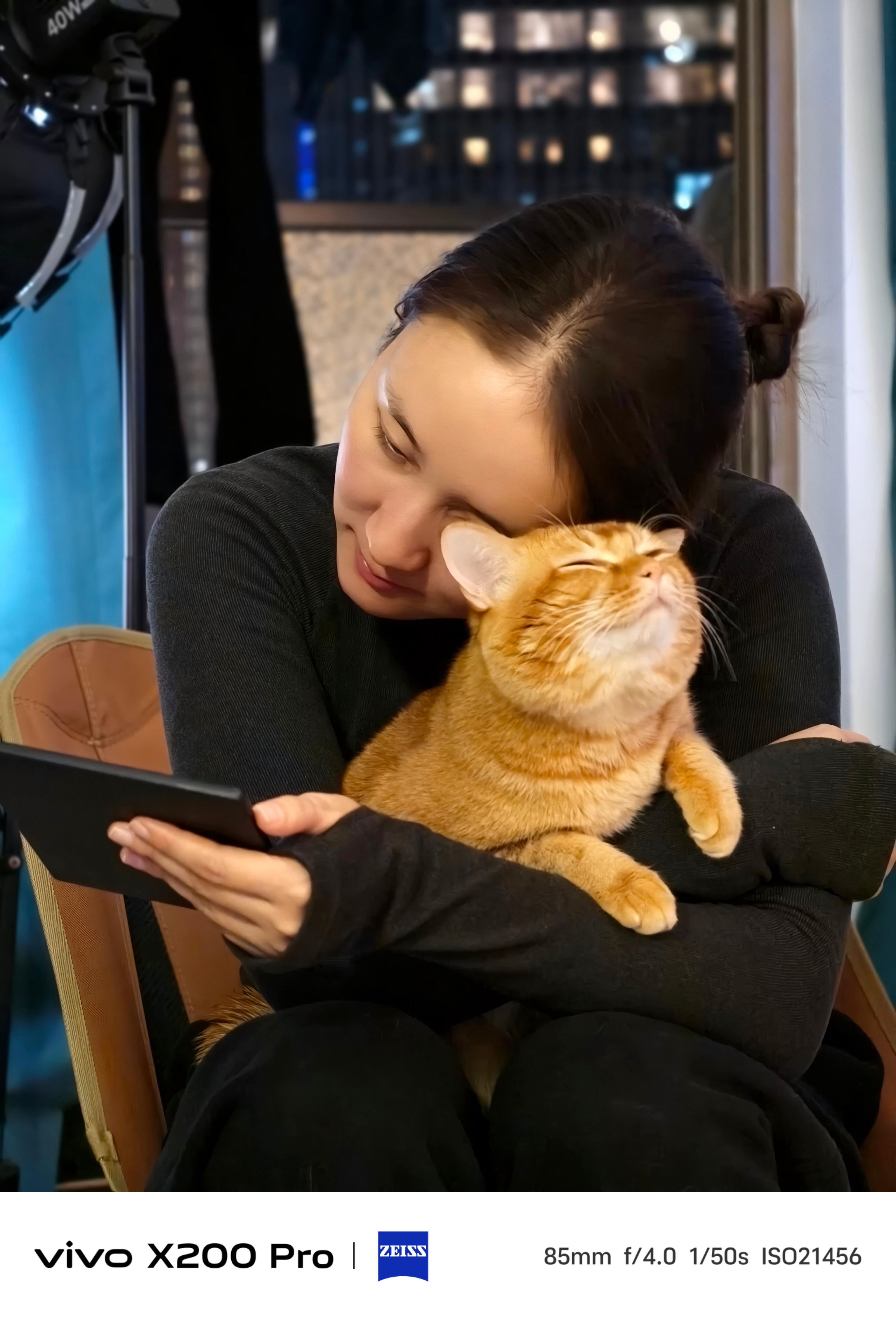 🍠上刷到几个极越员工在办公室直播的，气氛充满着打工人的心酸而又自嘲，还挺欢乐的