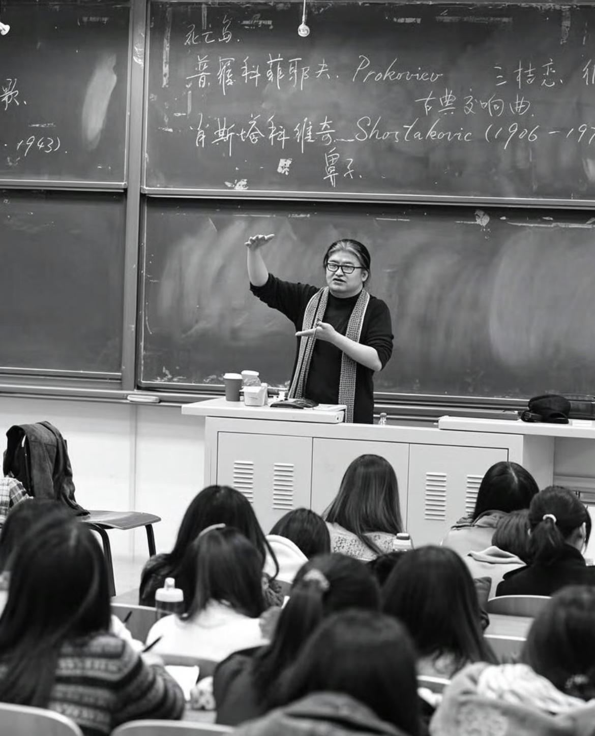 刘欢和卢璐相识9天就闪婚，我不意外，
他们只生了一个女儿，我也不意外，
唯一让我