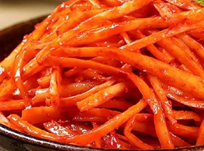 你觉得油条和什么才是绝配?油条、豆浆和咸菜是经典的早餐搭配[星星眼][星星眼][