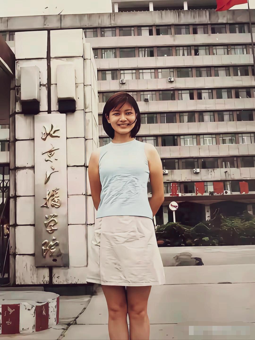 这个身材肉肉的美女有认识的吗？