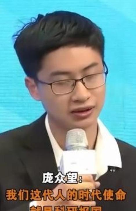 美国关税打压之时，中国又出现了位厉害人物！他就是当年被清华校长亲自上门拜访，如今