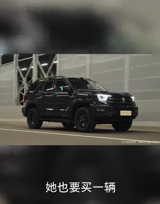 年度最圈粉老板操作！魏建军为爱人下单坦克400，宠妻姿势够霸道，但买车排队的样子