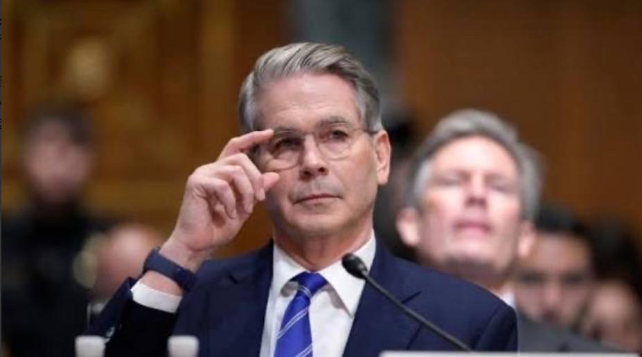 美国到现在才反应过来：原来中国从一开始就没打算掀桌子，而是顺着美元的规则，把它赖