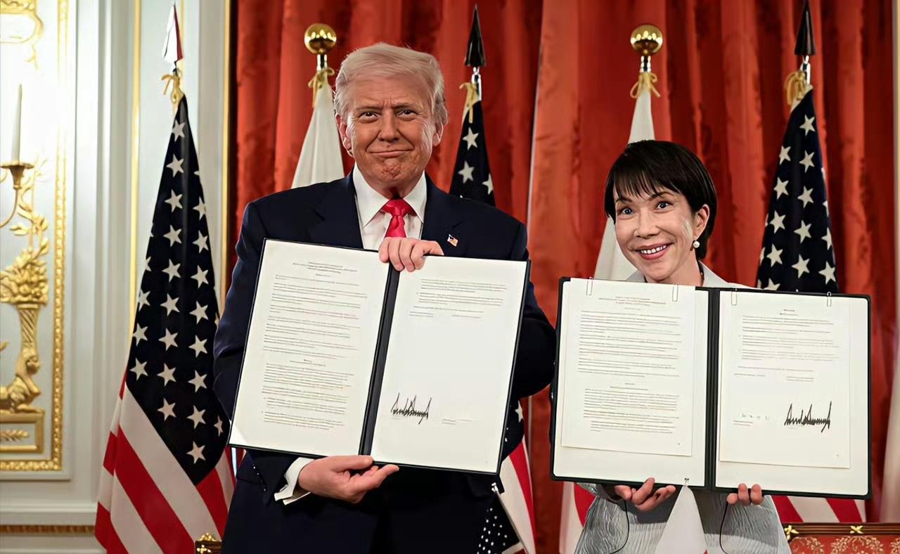 特朗普和高市早苗签署《美日贸易协议》，高市早苗把石破茂拒绝的内容全部吞了下去，她