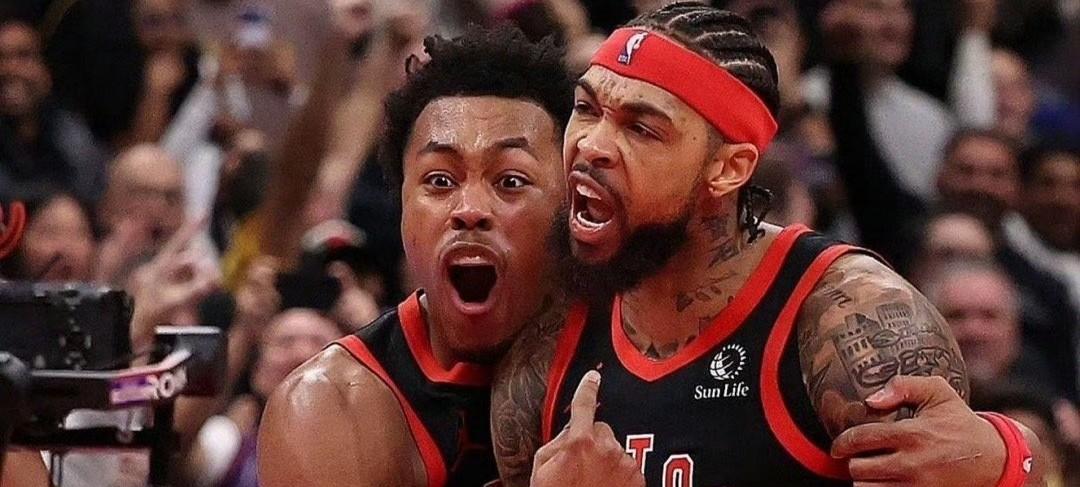 去年全联盟都觉得猛龙签英格拉姆是昏招，现在看，简直是抢劫。
年薪才3200万。