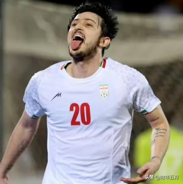 伊朗足球运动员阿兹蒙因“不忠”而被国家队除名。
伊朗媒体报道，伊朗顶级足球运动员