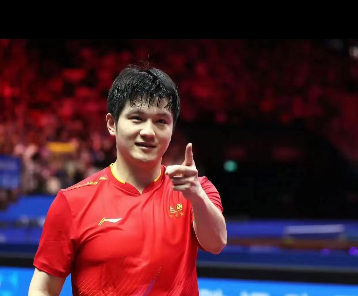 恭喜樊振东获得十五届全运会乒乓球男子单打冠军，又现招牌庆祝动作，笑得真开心，那个