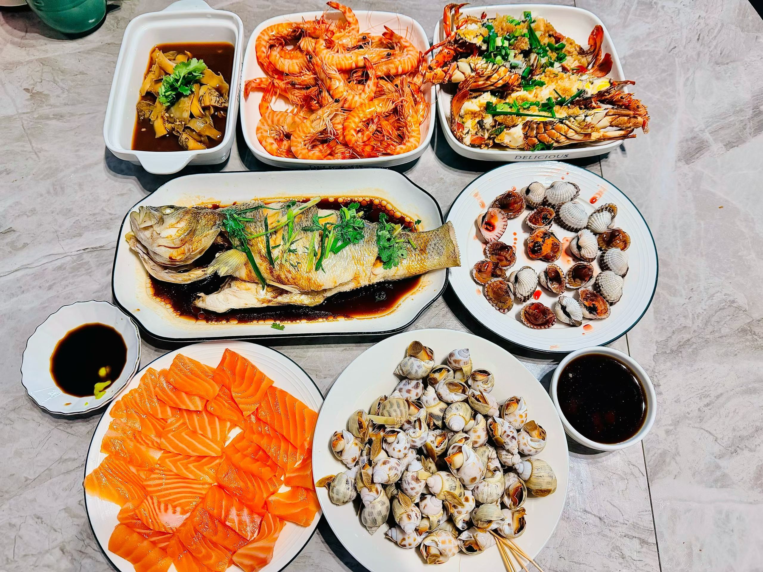 蹭饭 