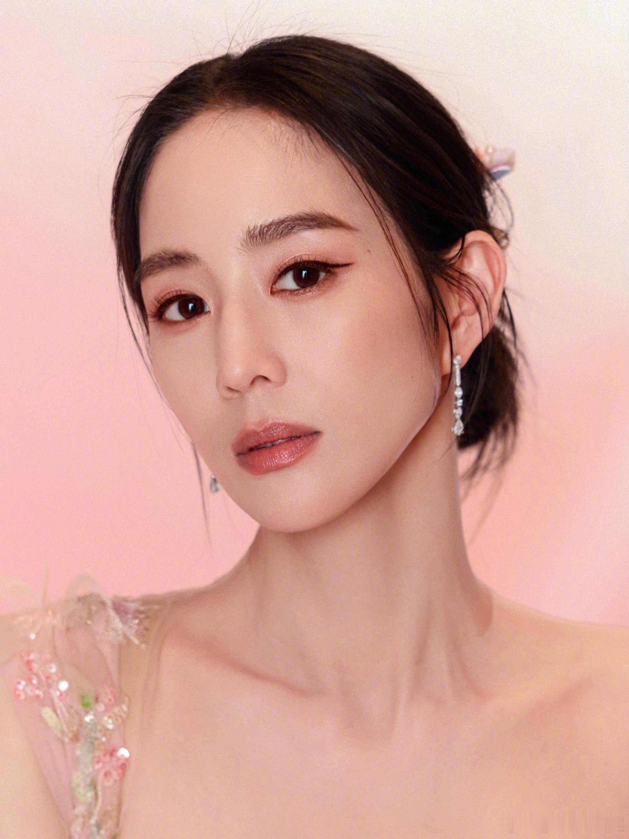 张钧甯回应是否上乘风张钧甯 我唱跳俱不佳 据台媒，被问如果《乘风》邀请她会不会上