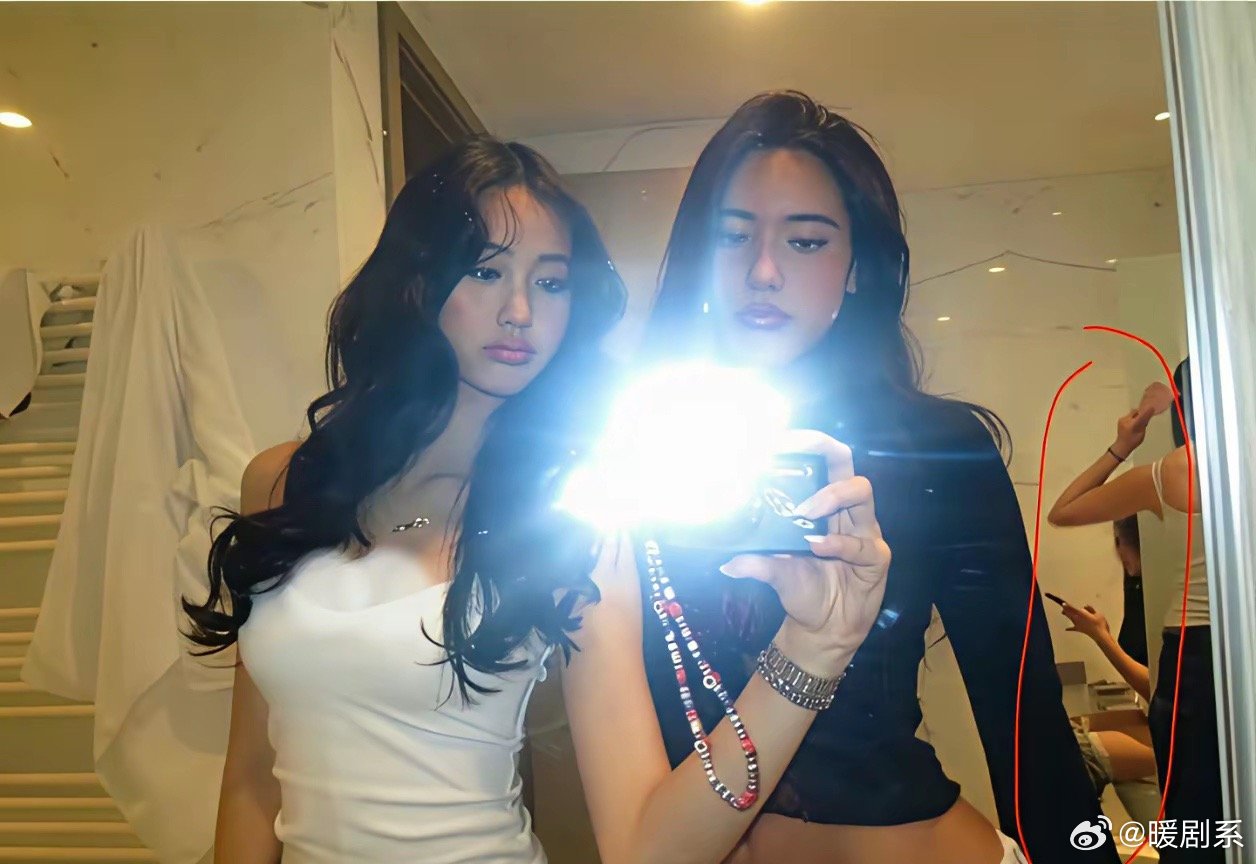 看到钟丽缇小女儿的照片，我怀疑她们姐妹俩是不是关系不好，不然她怎么能把她姐疑似在