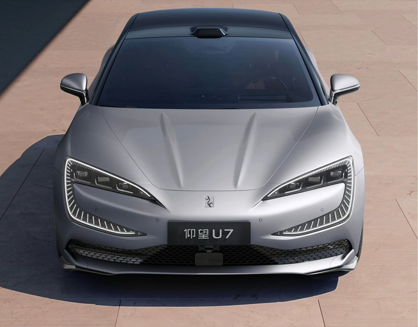 仰望U7，之前看过伪装车，内饰长得跟U8差不多。  ​​​