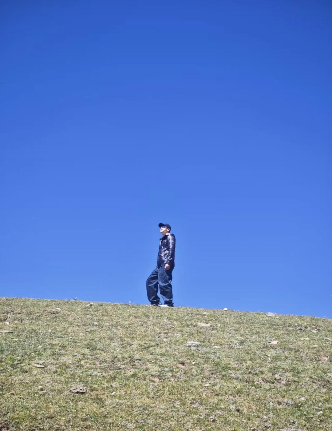 理塘，天空之城，不虚此行啊…
P：就地掩埋了吗？
大：掩埋了
P：标识牌也要修