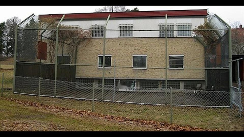 瑞典，这个在人们印象里干净、安静、福利好得让人嫉妒的北欧国家，如今街头流窜着一批