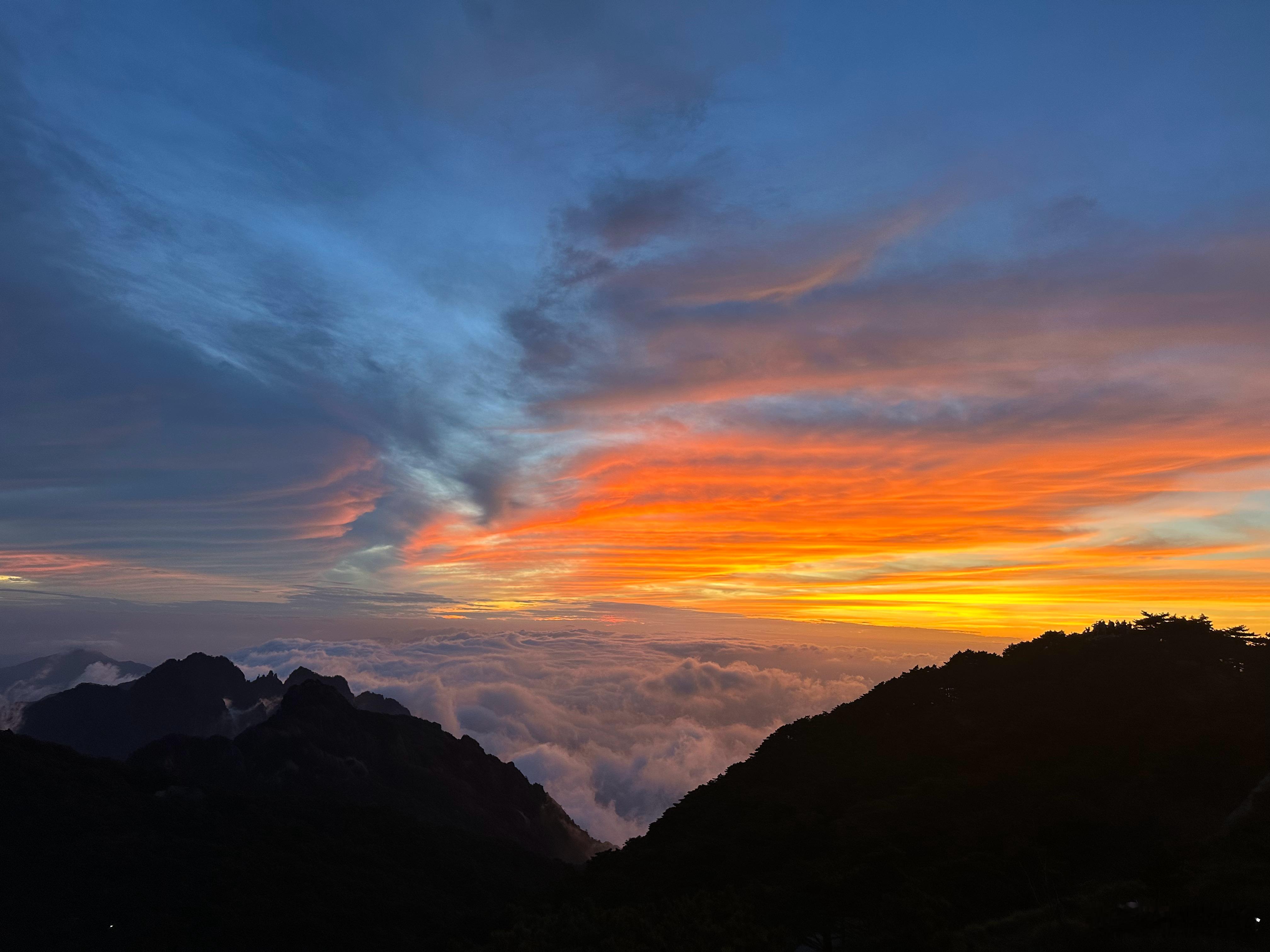 到黄山方知山外有山四季景色不同每一分每一秒都在变化 