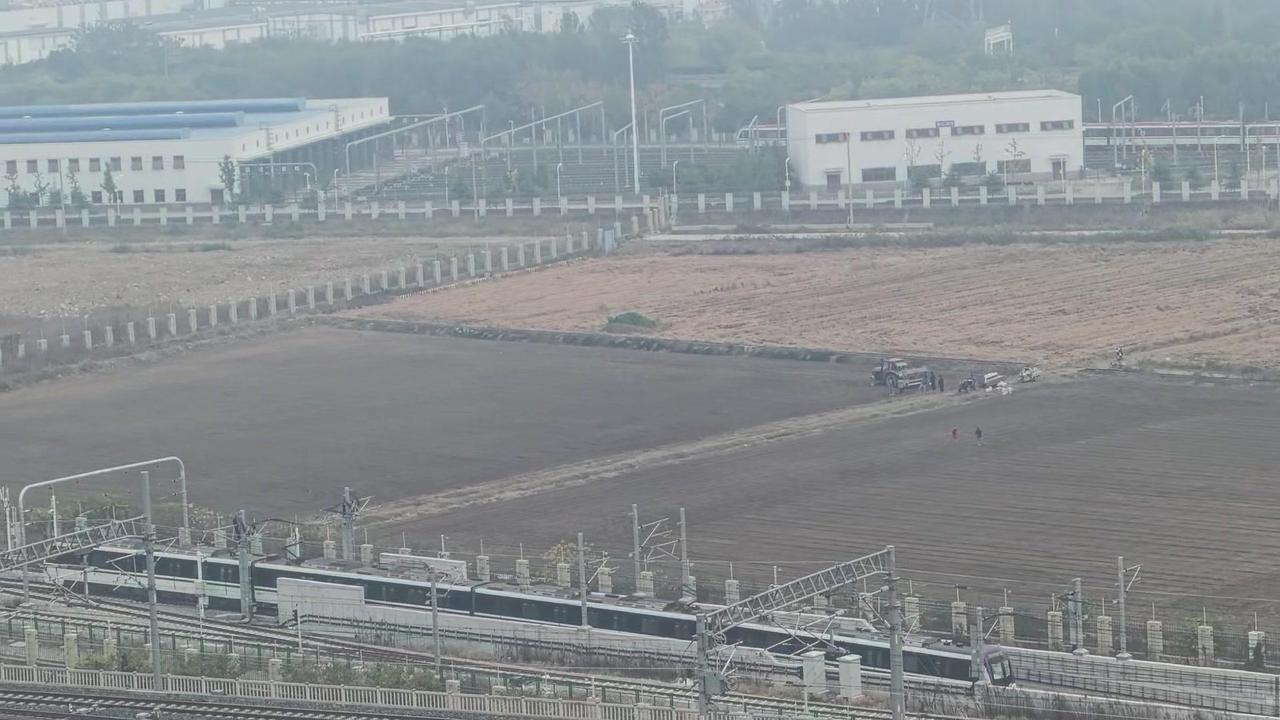 🤩徐州地铁6号线紫薇仙子与一号线红霞仙子同框，两列车你追我赶共同向前，紫薇仙子