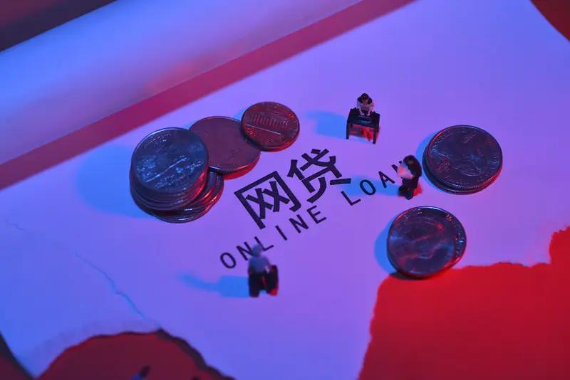 现在身边欠网贷的年轻人越来越多，二十来岁没房没车没存款，反倒负债几万甚至十几万。