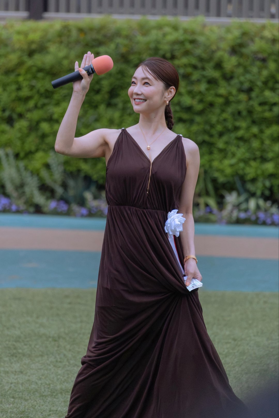 日娱新闻仓科加奈 仓科加奈 赛马比赛颁奖仪式相关美图part1 