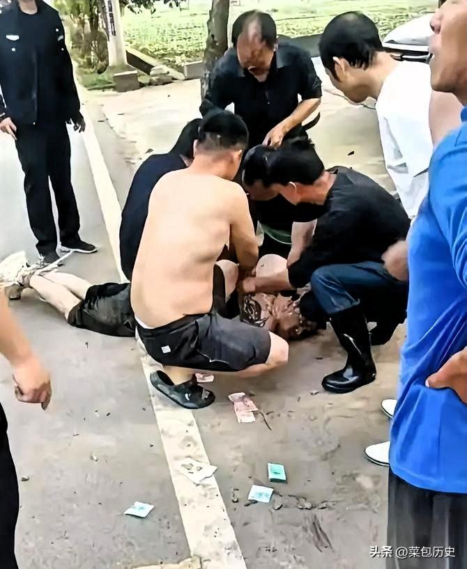 湖南，一69岁大爷发现了一名女子正被侵害，可她又身单力薄，就在关键时刻，大爷挺身