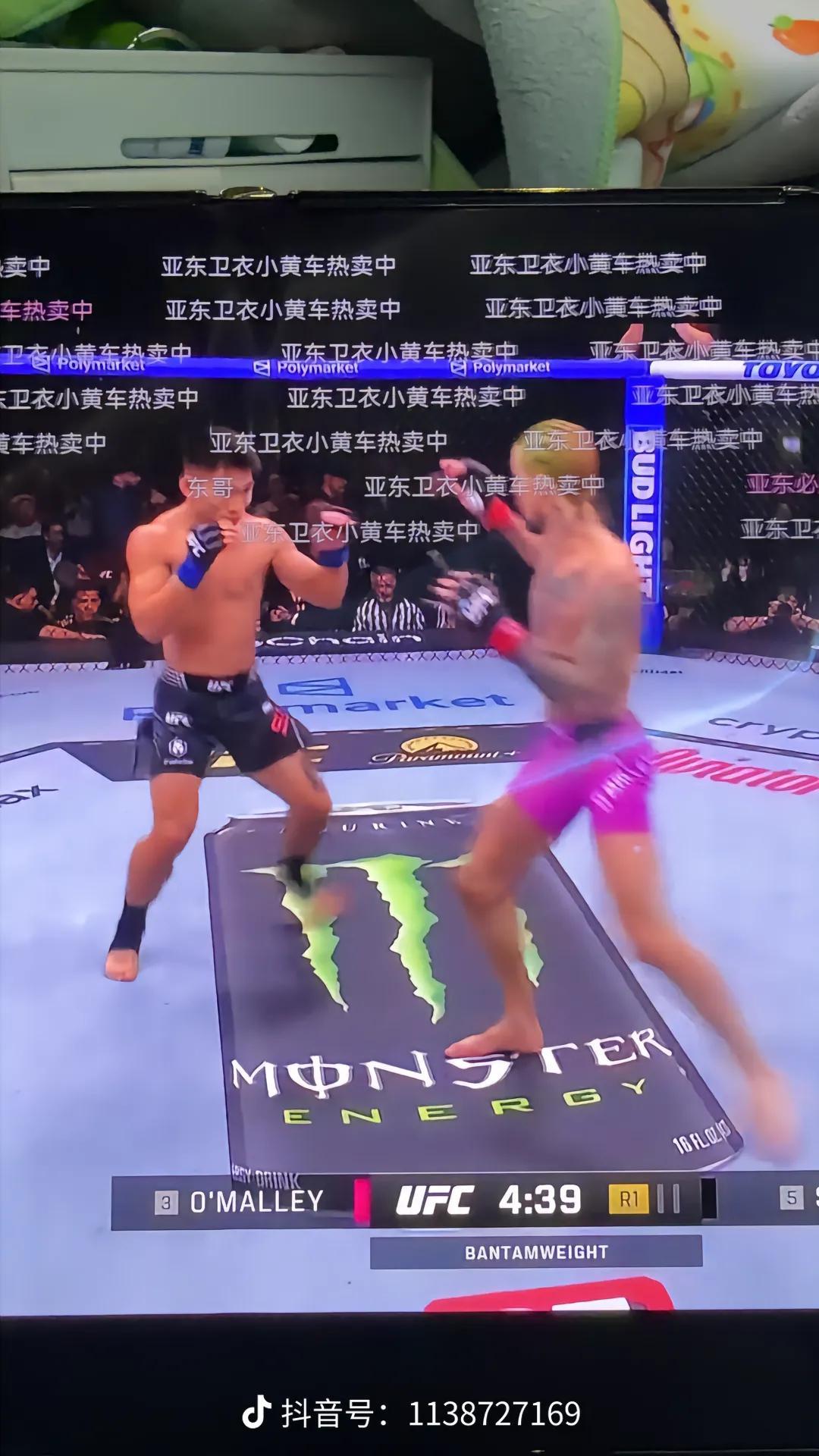 右上角熟悉的百贴布 不知道黄老师拿来包什么了 还好我也有同款