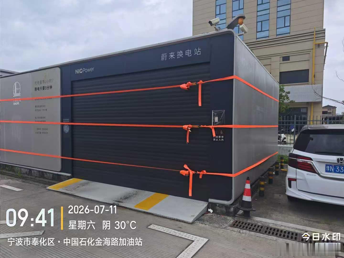快！你们的机会来了！赶紧发，就说蔚来换电站在14级台风下都绑起来不让换电了，说好