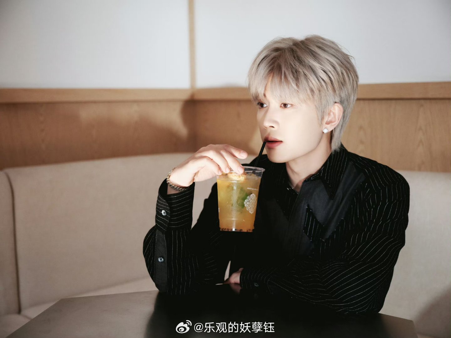 任嘉伦 伦澳门因未被占领，成为东南亚唯一的中立港口。这一时期被称为“风潮时期”，