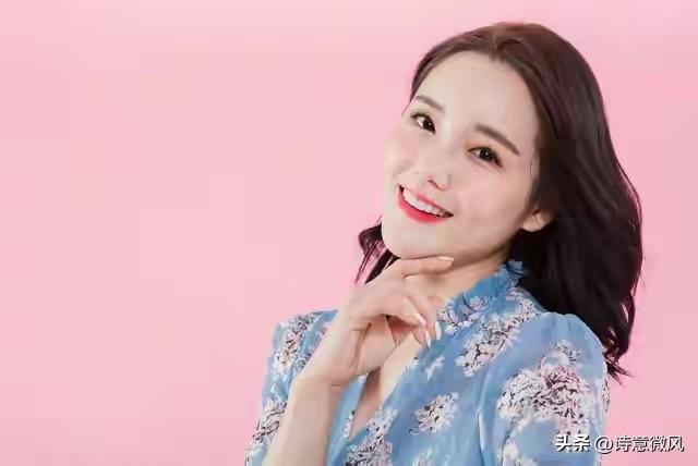 我今天大哭了一场，拼尽全力托举的女儿，33岁没工作、没成家
 
今天在家里收拾旧