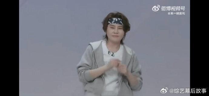 王濛 组内唯一大vocal 谁能想到赛场猛将王濛，在浪姐舞台扛起主唱，认真唱歌的