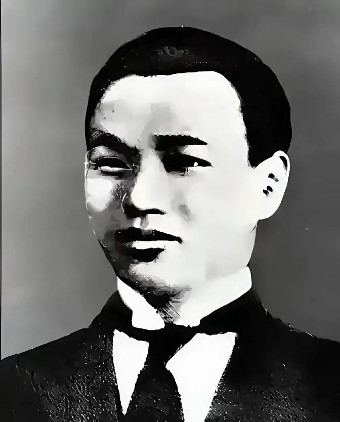 1928年，陈乔年被打得浑身没一块好肉。敌人说骂句共产党就放你走。他回：我爹是我