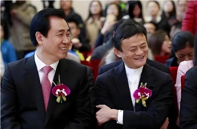 都在说，马云是恒大暴雷里“全身而退”的大佬。
 
理由很充分：当年淘宝和恒大搞足