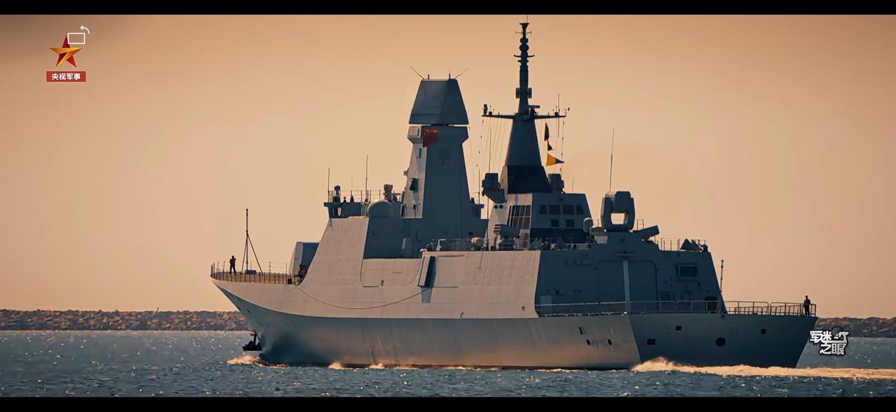 大美054B钦州舰。