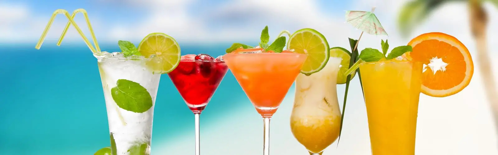 儿童常饮用果汁、饮料，不仅容易引起肥胖，还容易造成龋齿。有些家长为了让宝宝多喝水