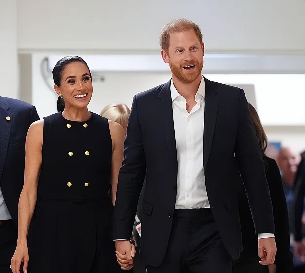 戏精夫妇@澳大利亚Day1
不多说了，直接看图，坍台坍到家了，
就是两猴子在戏台