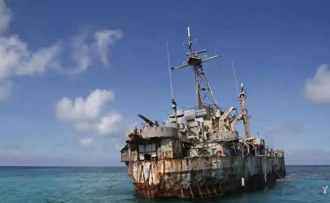 菲方1999年把“马德雷山号”这二战老破船，以“故障”为由怼在仁爱礁，本想赖着占