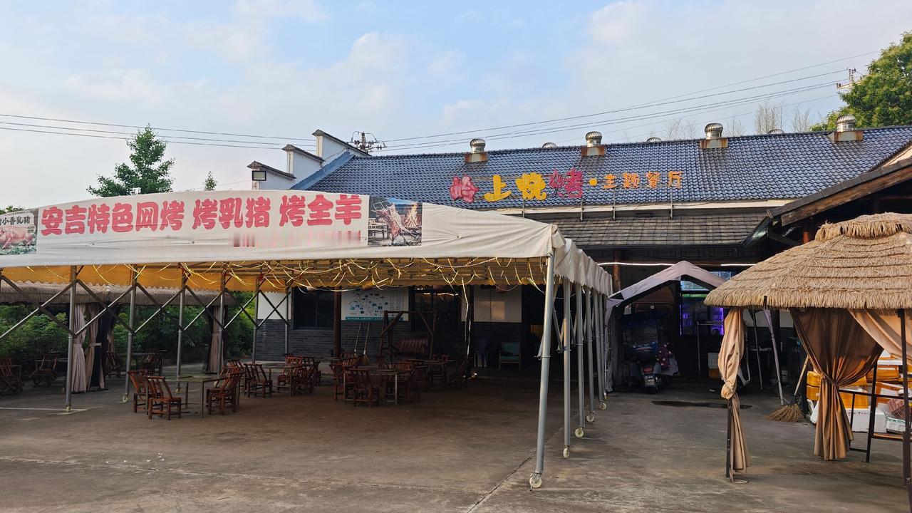 漫步安吉孝丰，这座沉淀一千八百多年岁月的古镇，自古便以孝传世，孟宗哭竹、郭巨天赐