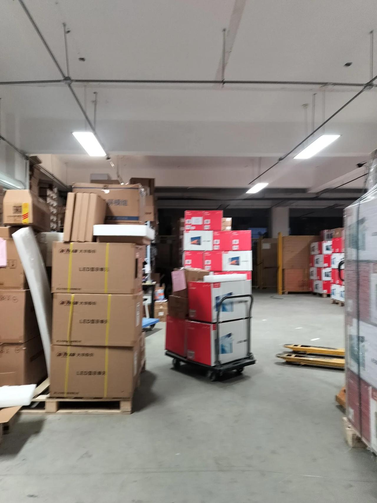 老公转我3千说：‘’拿去买水吧，不够我再转你。‘’
     我问：‘’咋了？‘